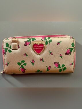 Betsey Johnson Double Zip Around Wallet Wristlet Rose Floral Pink EUC